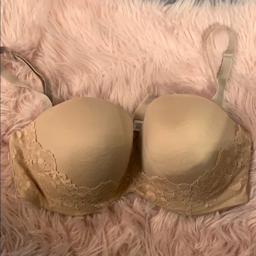 Victoria’s Secret strapless bra